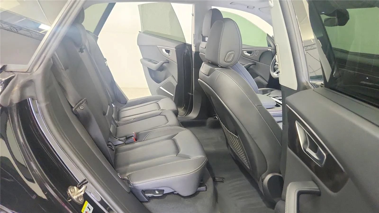 Used 2022 Audi Q8 Prestige AWD/4WD image 31