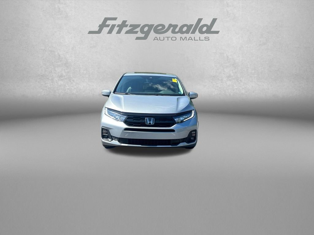 Used 2025 Honda Odyssey Touring image 2