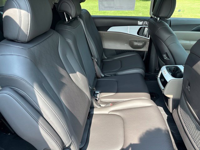 New 2026 Kia Carnival FWD image 23