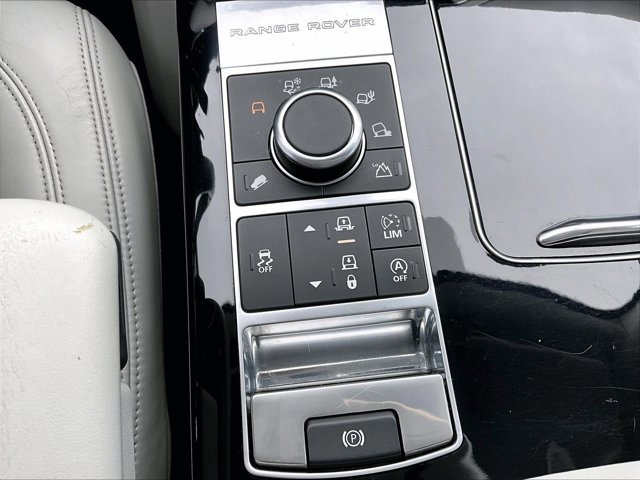 Used 2017 Land Rover Range Rover HSE image 24