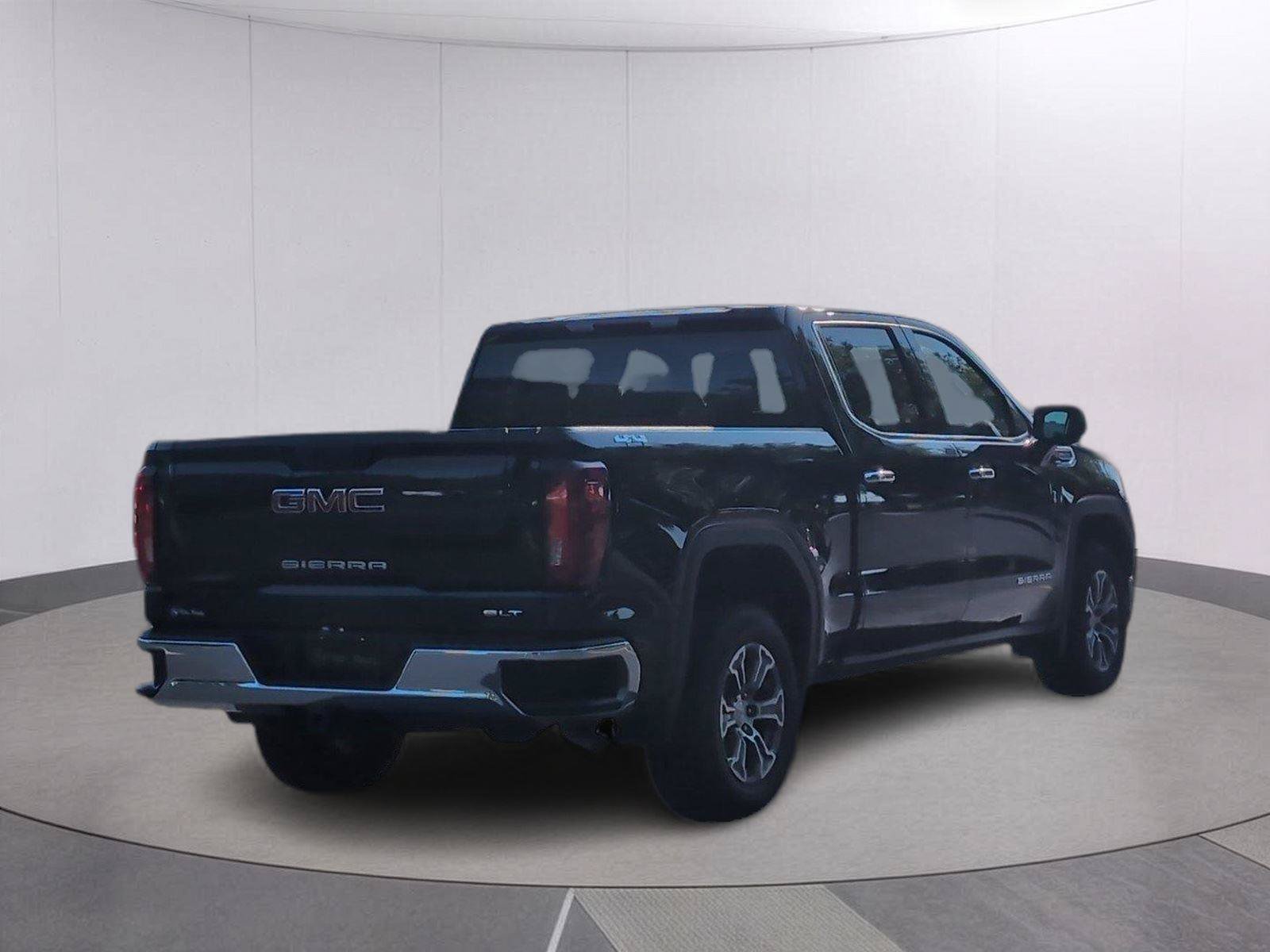 Used 2024 GMC Sierra 1500 SLT AWD/4WD image 6