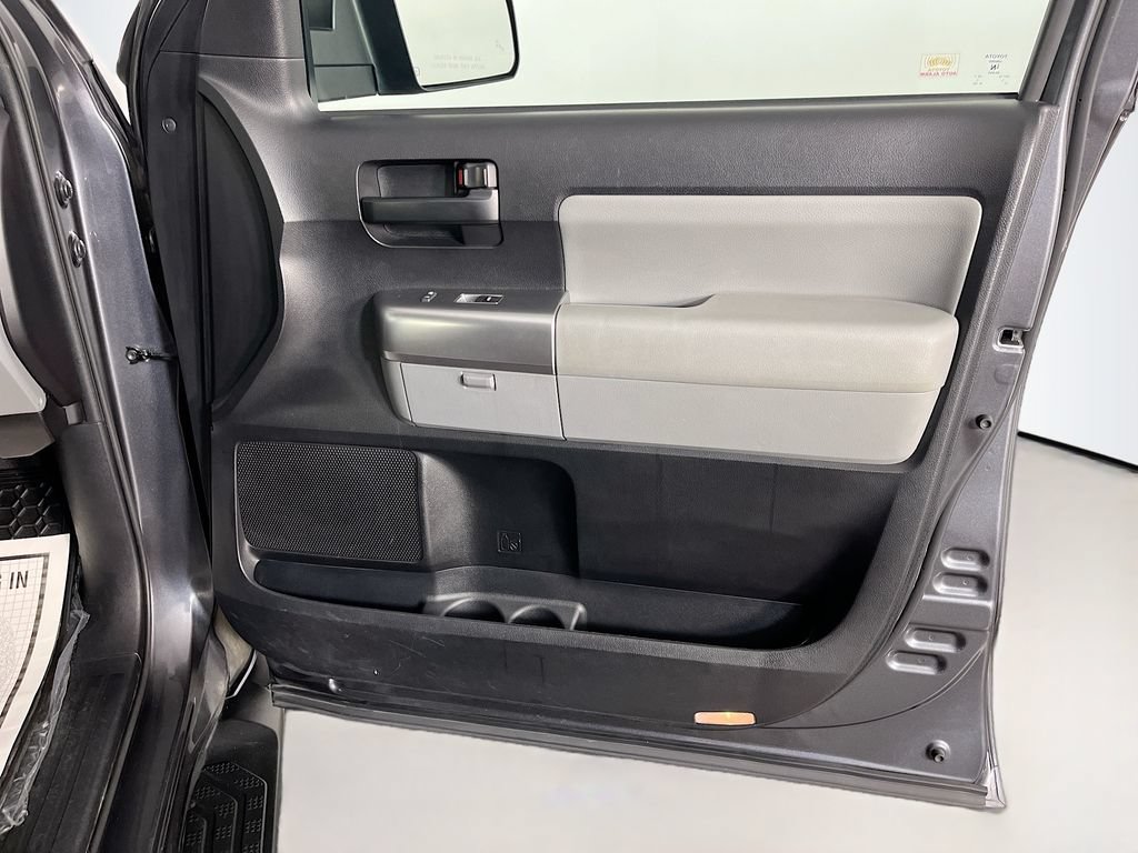 Used 2019 Toyota Sequoia SR5 AWD/4WD image 38
