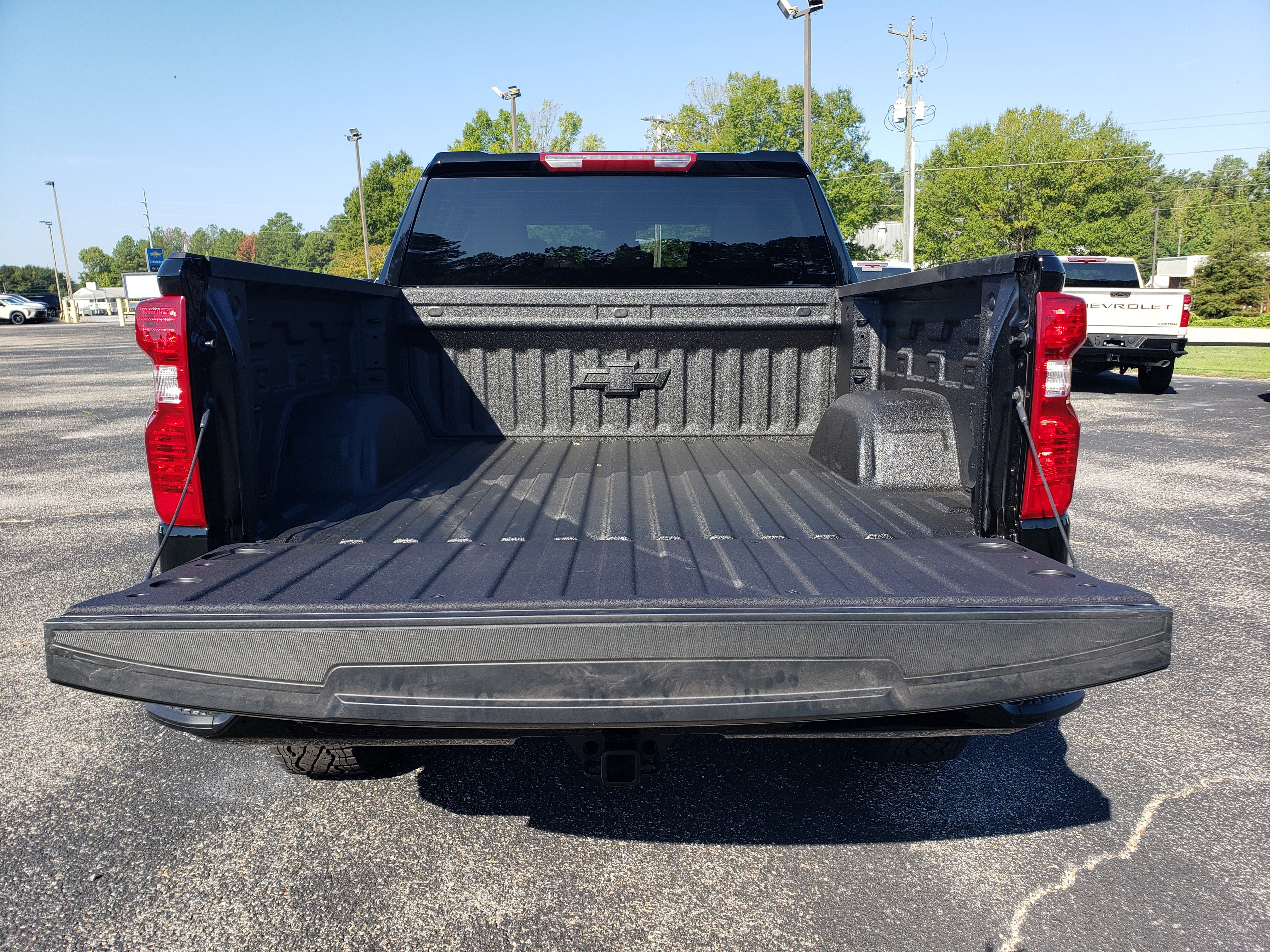 New 2026 Chevrolet Silverado 1500 Custom Trail Boss w/ LPO, Dark Essentials Package AWD/4WD image 9