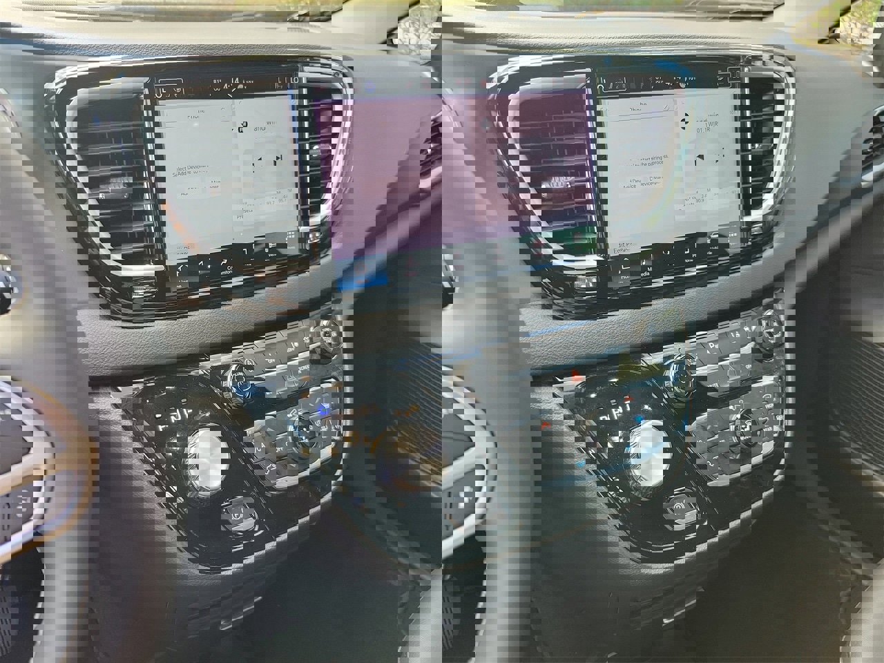 Used 2025 Chrysler Pacifica Select image 20