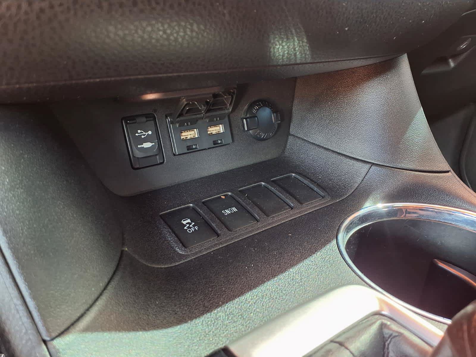 Used 2019 Toyota Highlander SE w/ Carpet Mat Package (TMS) FWD image 29