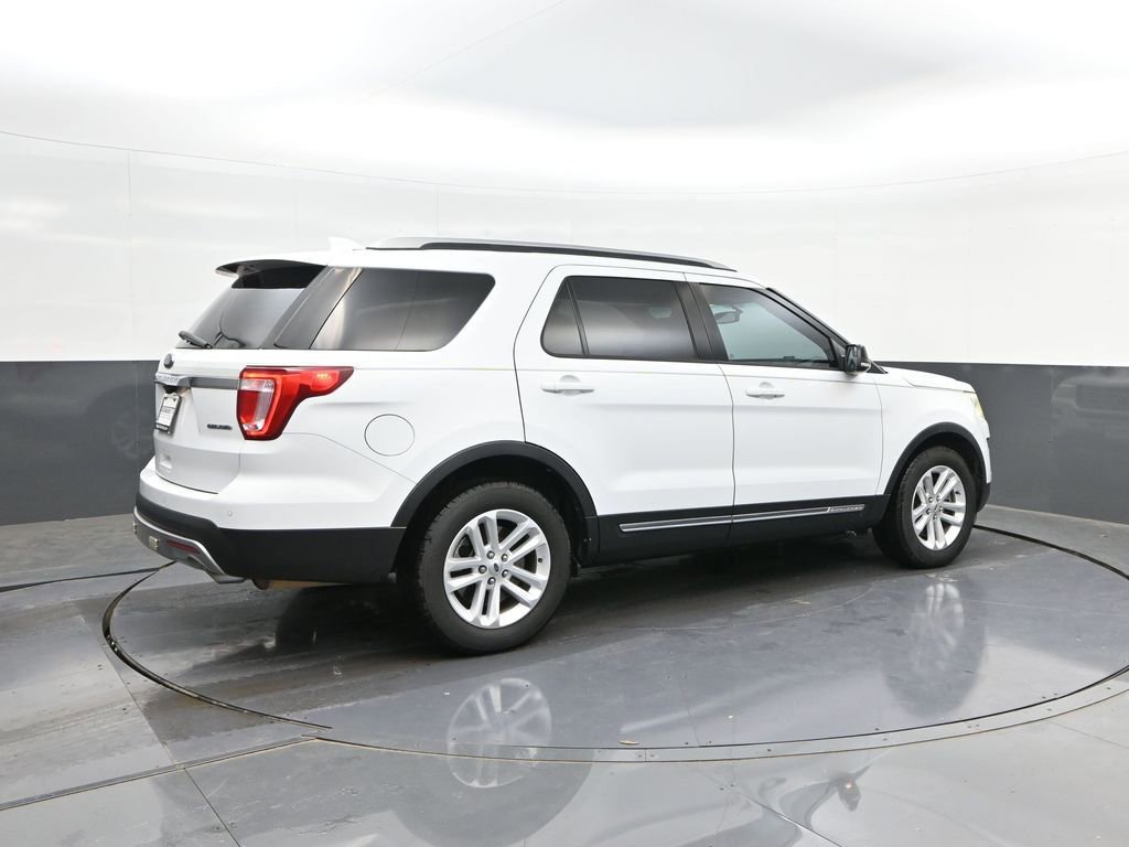 Used 2016 Ford Explorer XLT w/ Equipment Group 201A FWD image 15