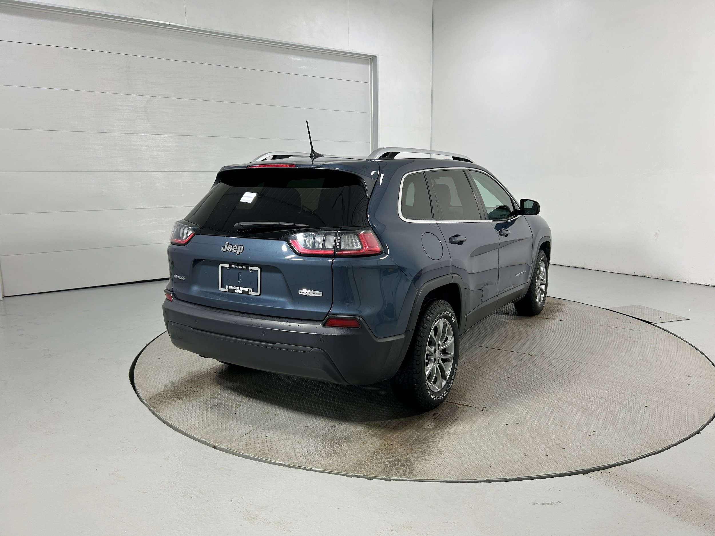 Used 2019 Jeep Cherokee Latitude Plus AWD/4WD image 36