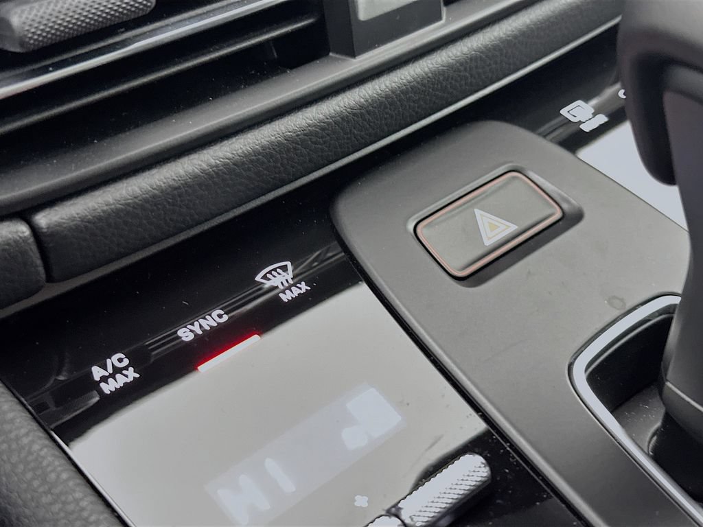 New 2025 Porsche Macan AWD/4WD image 18
