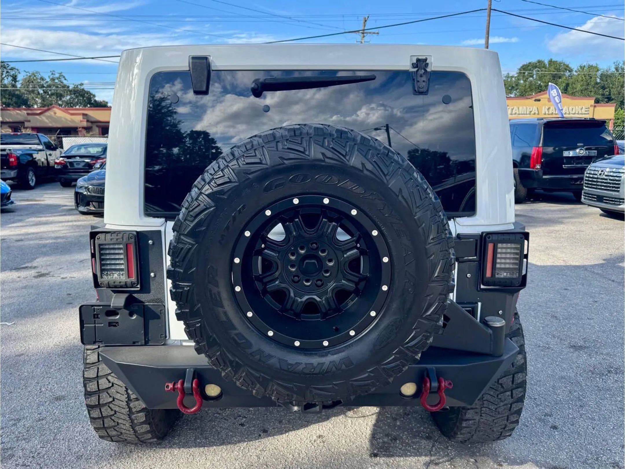 Used 2016 Jeep Wrangler Unlimited Rubicon image 16