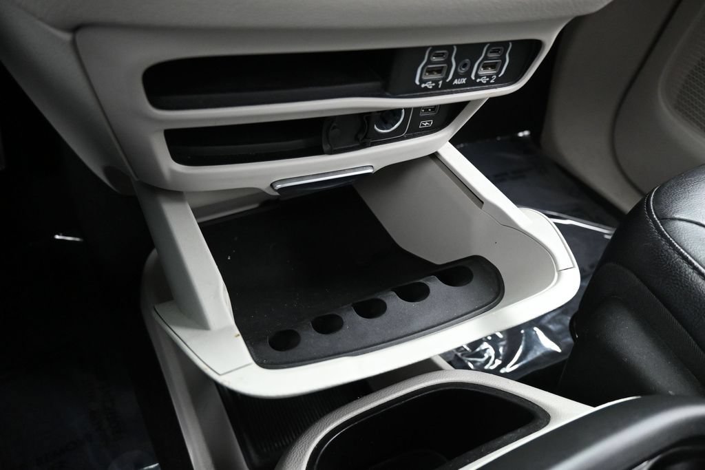 Used 2022 Chrysler Pacifica Touring-L FWD image 26