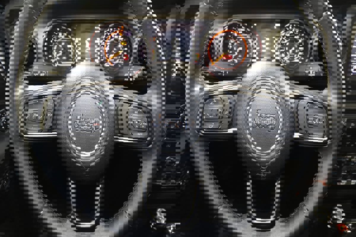 Used 2018 Jeep Wrangler Unlimited Sport S image 33