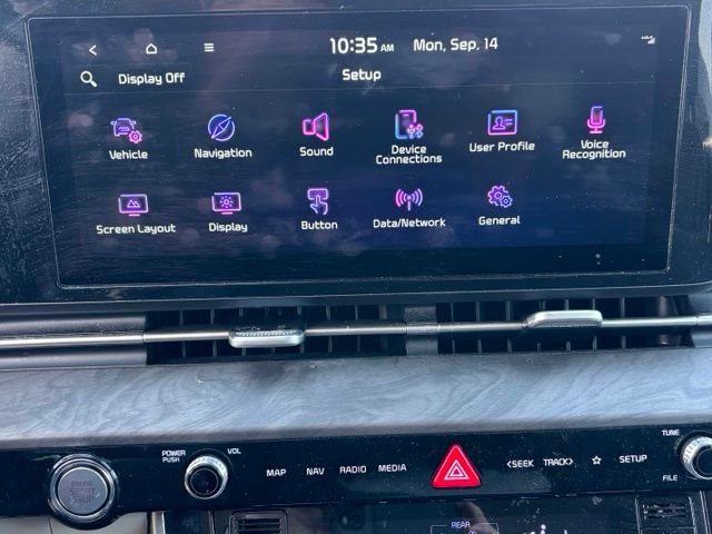Used 2024 Kia Carnival EX FWD image 30