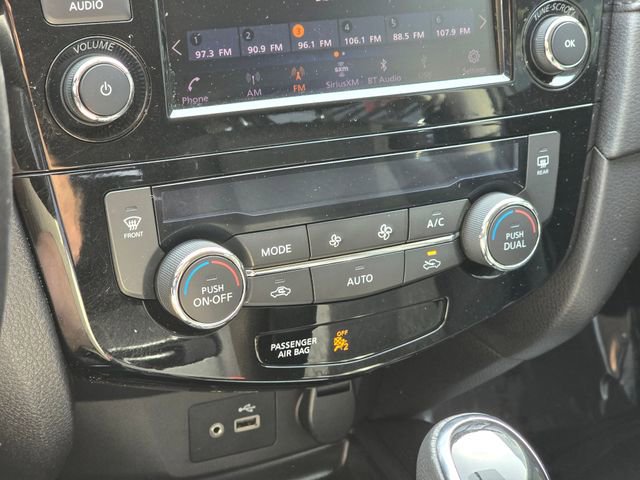 Used 2018 Nissan Rogue SV AWD/4WD image 32