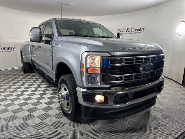 Used 2024 Ford F350 XLT image 3