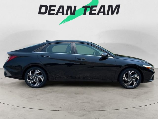 New 2025 Hyundai Elantra Limited image 8