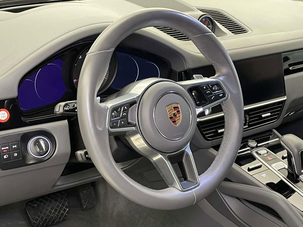 Used 2022 Porsche Cayenne image 4
