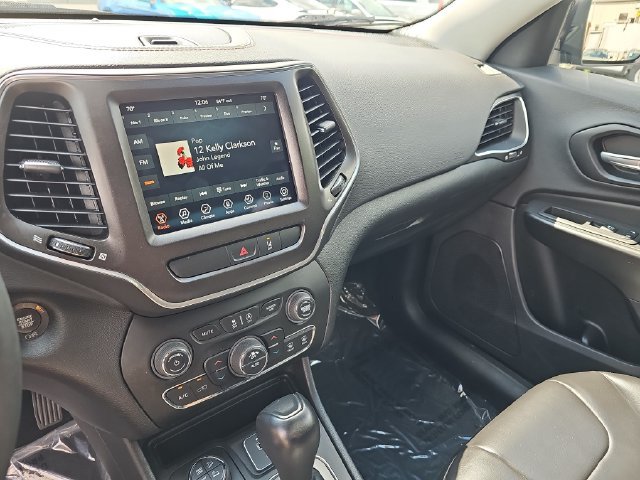 Used 2022 Jeep Cherokee Trailhawk w/ Comfort/Convenience Group AWD/4WD image 22