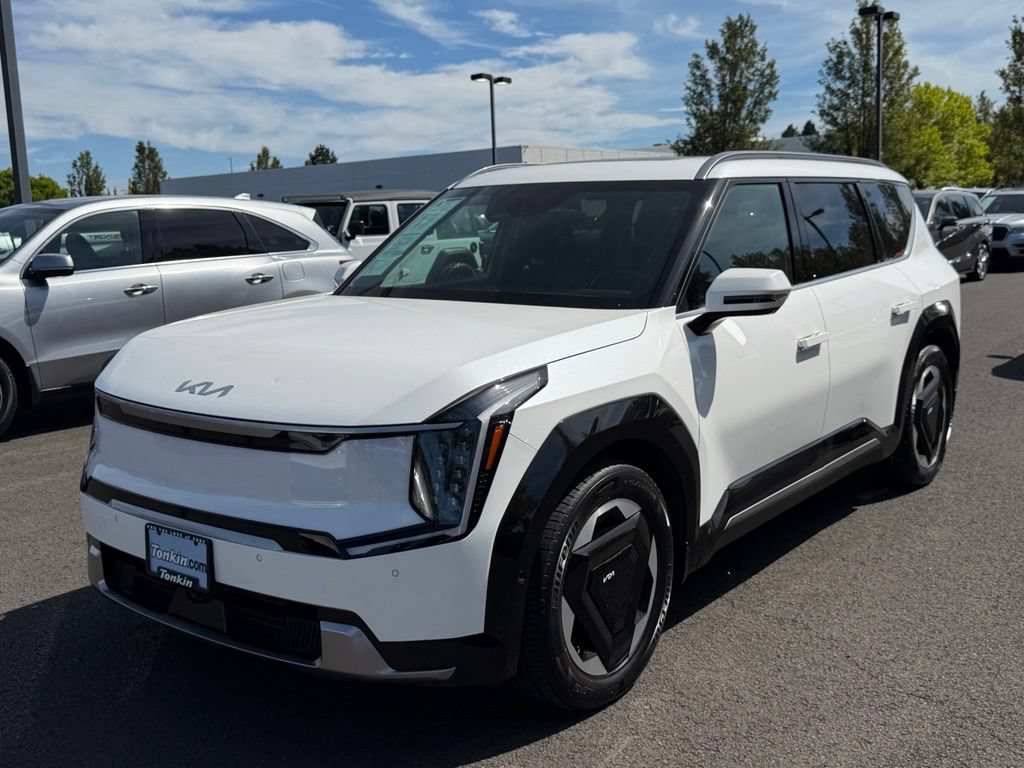 Used 2024 Kia EV9 Land AWD/4WD image 4