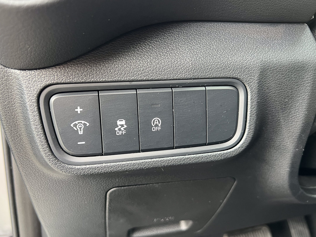Used 2025 Kia Soul LX w/ LX Technology Package FWD image 14