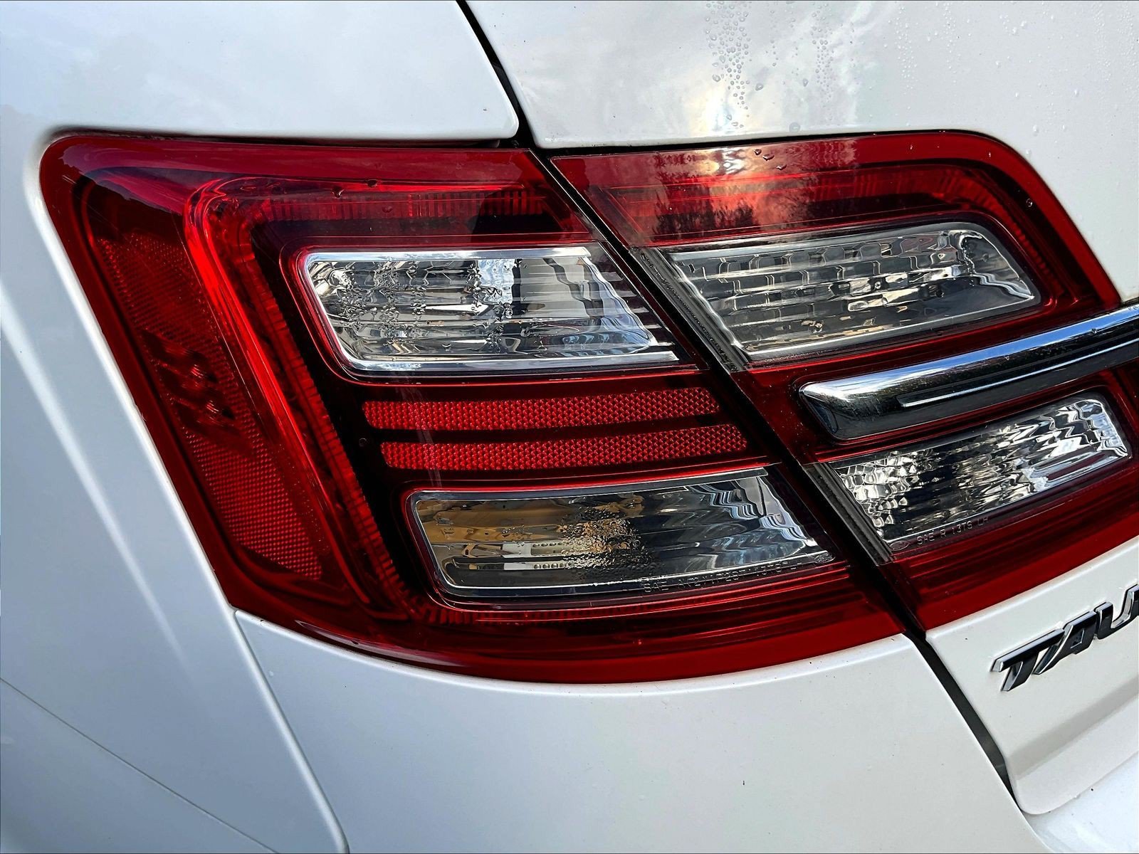 Used 2016 Ford Taurus SE FWD image 23