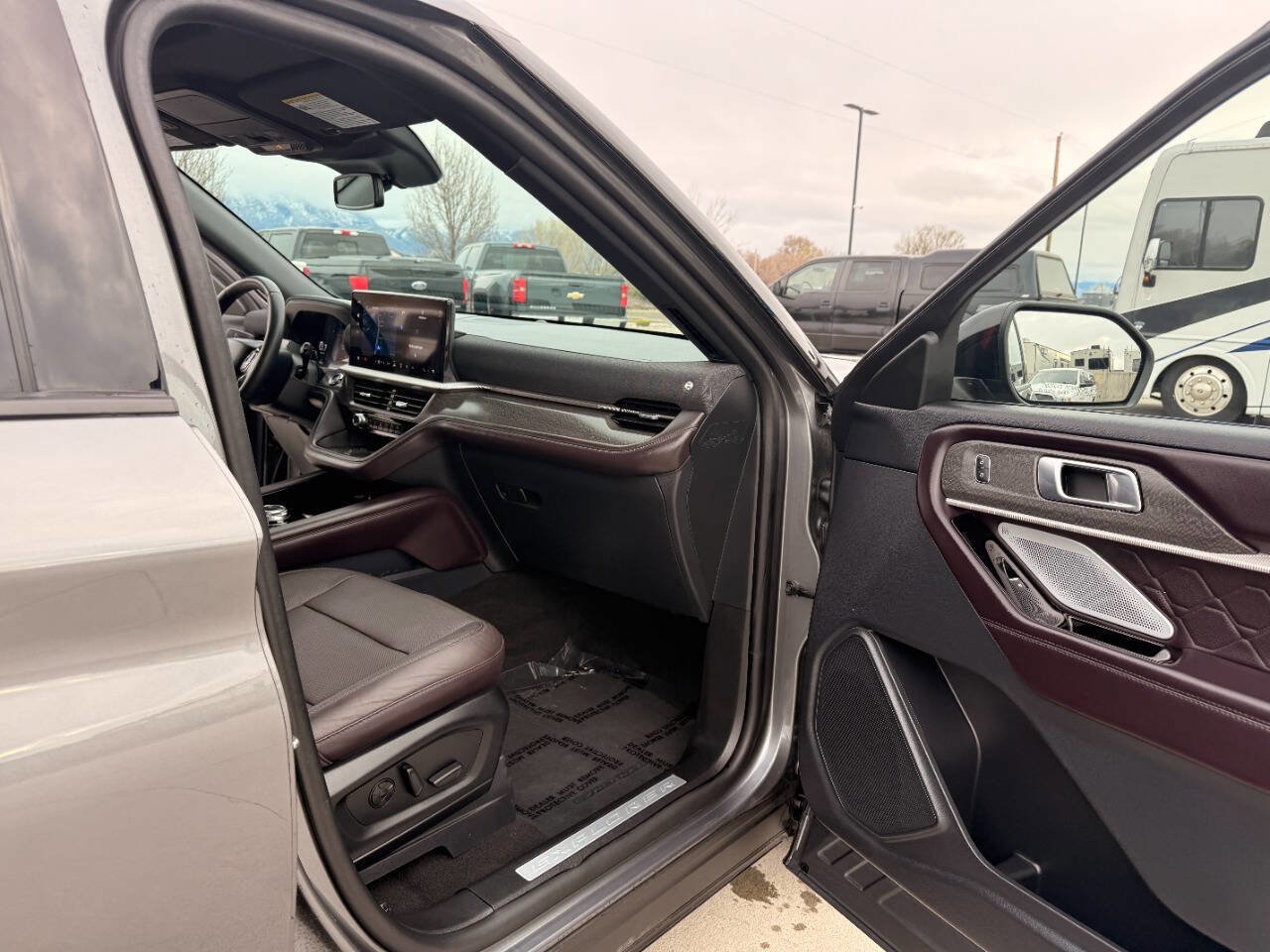 Used 2025 Ford Explorer Platinum w/ LUX Leather Package image 28