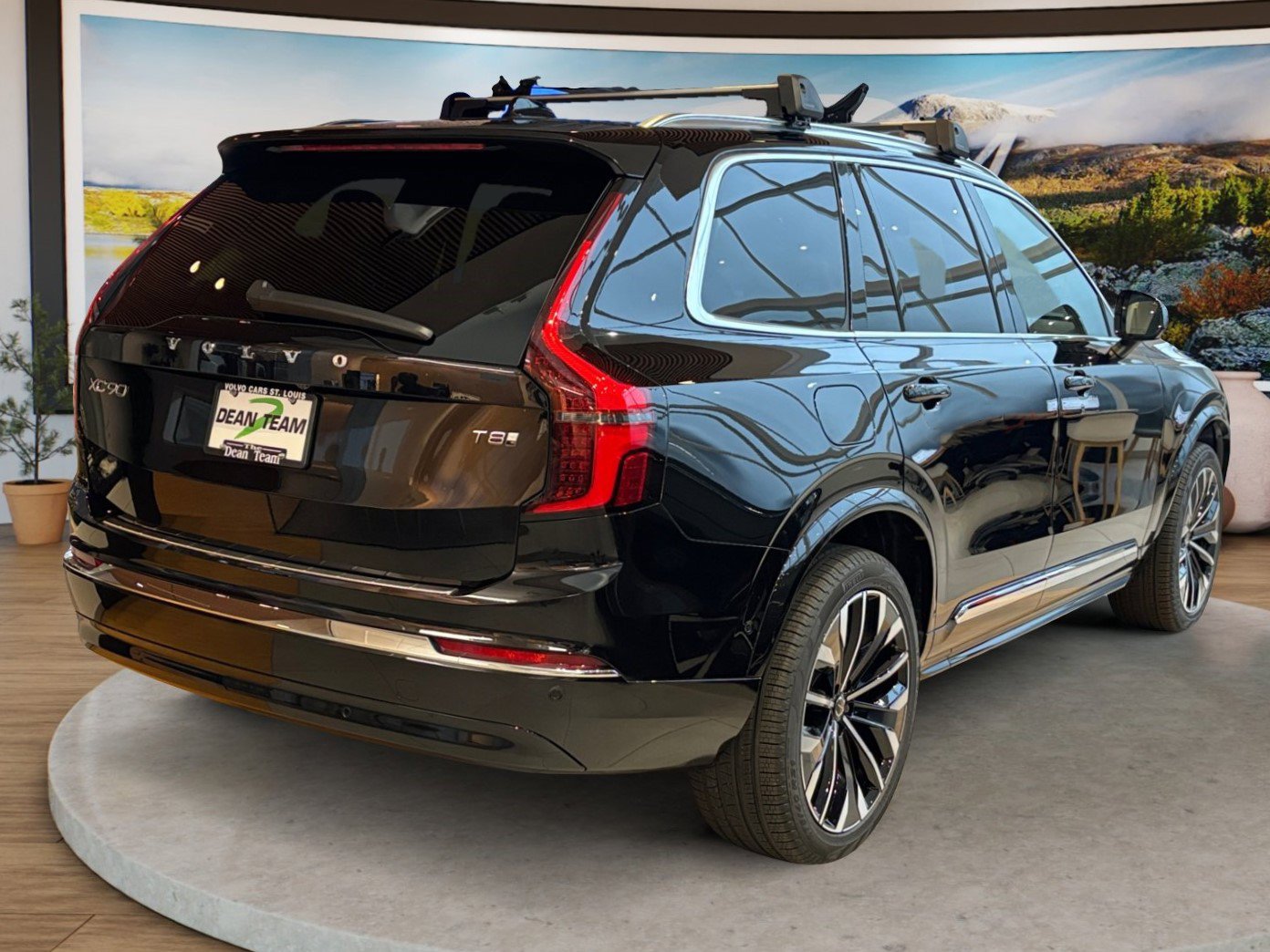 New 2026 Volvo XC90 T8 Plus w/ Protection Package AWD/4WD image 4