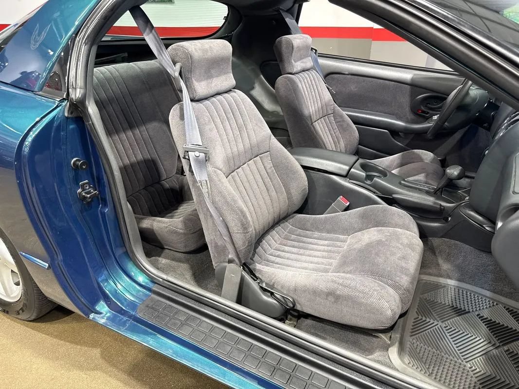 Used 1997 Pontiac Firebird Formula w/ Opt Pkg RWD image 69