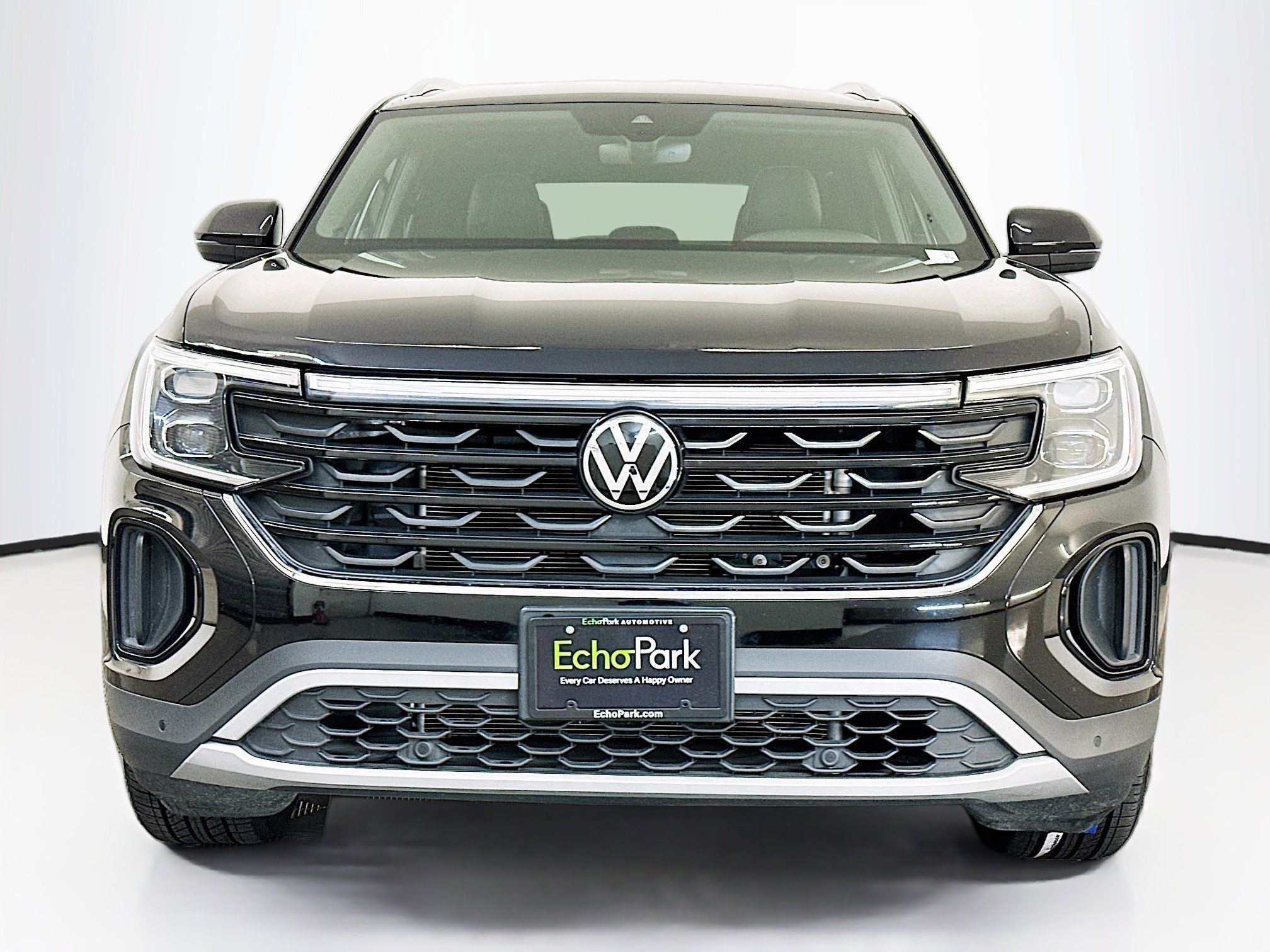 Used 2025 Volkswagen Atlas Cross Sport SE image 2