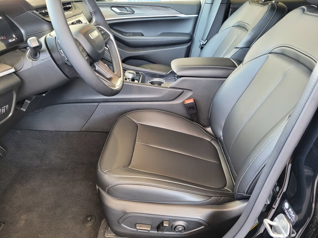 New 2026 Jeep Grand Cherokee Limited w/ Limited Altitude Package AWD/4WD image 6