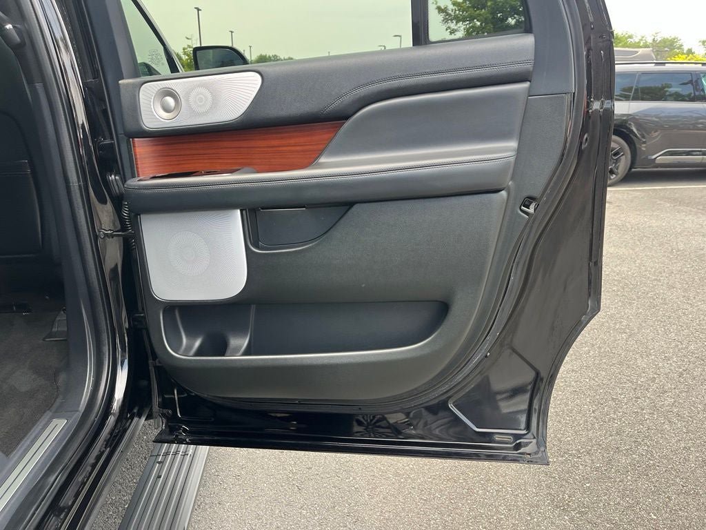 Certified 2023 Lincoln Navigator L Reserve AWD/4WD image 21