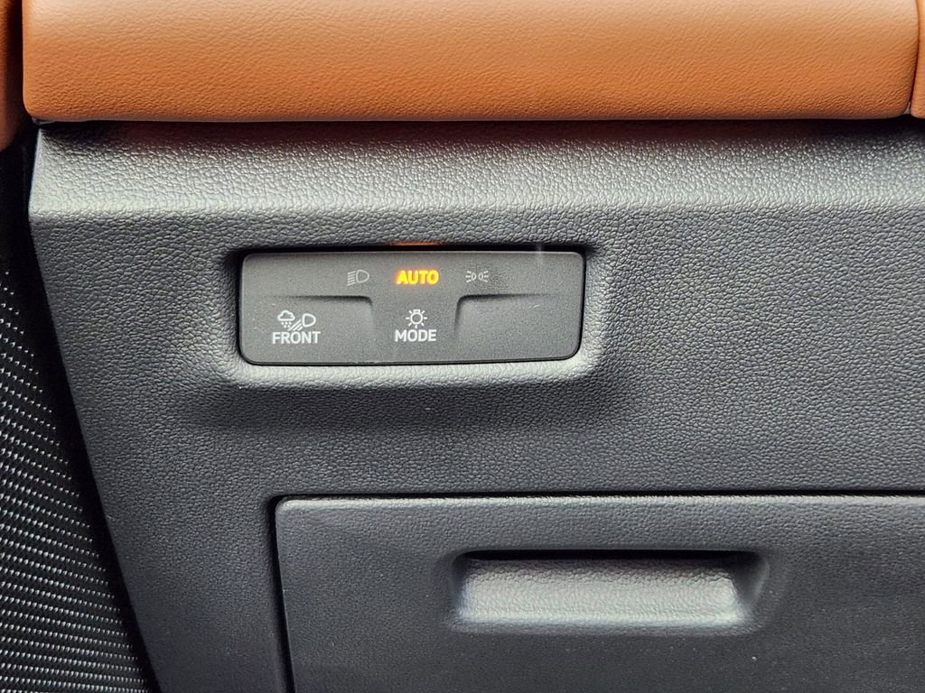 New 2026 Volkswagen Tiguan SEL R-Line image 11