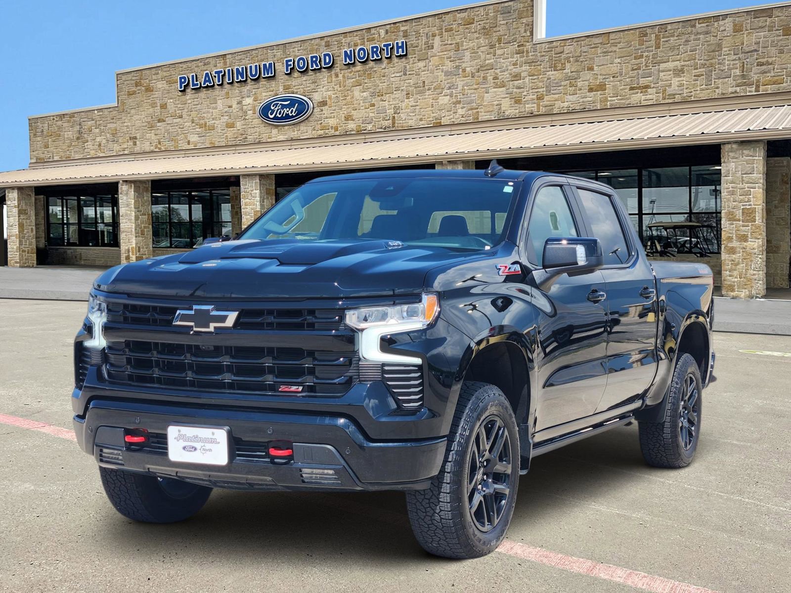 Used 2025 Chevrolet Silverado 1500 LT Trail Boss w/ LT Trail Boss Premium Package AWD/4WD image 2