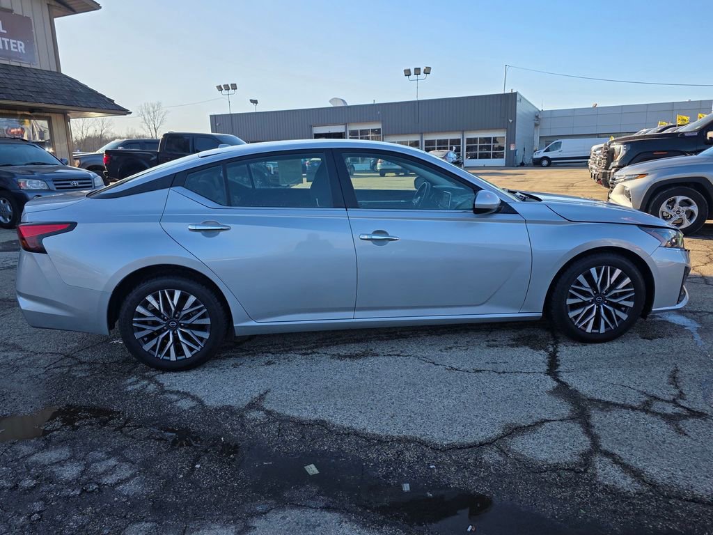 Used 2023 Nissan Altima 2.5 SV FWD image 13
