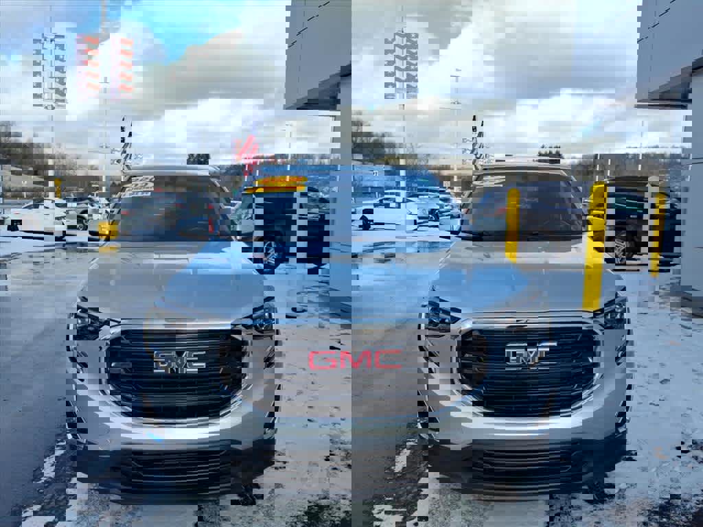 Used 2020 GMC Terrain SLE image 2