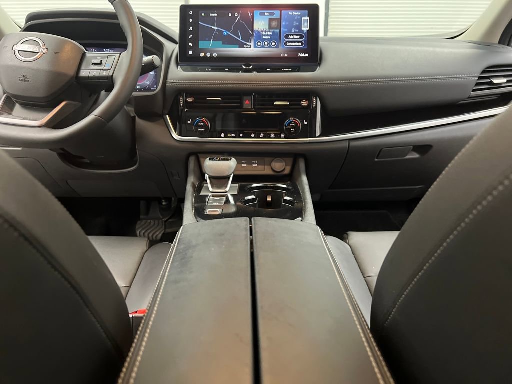 Used 2025 Nissan Rogue SL image 36