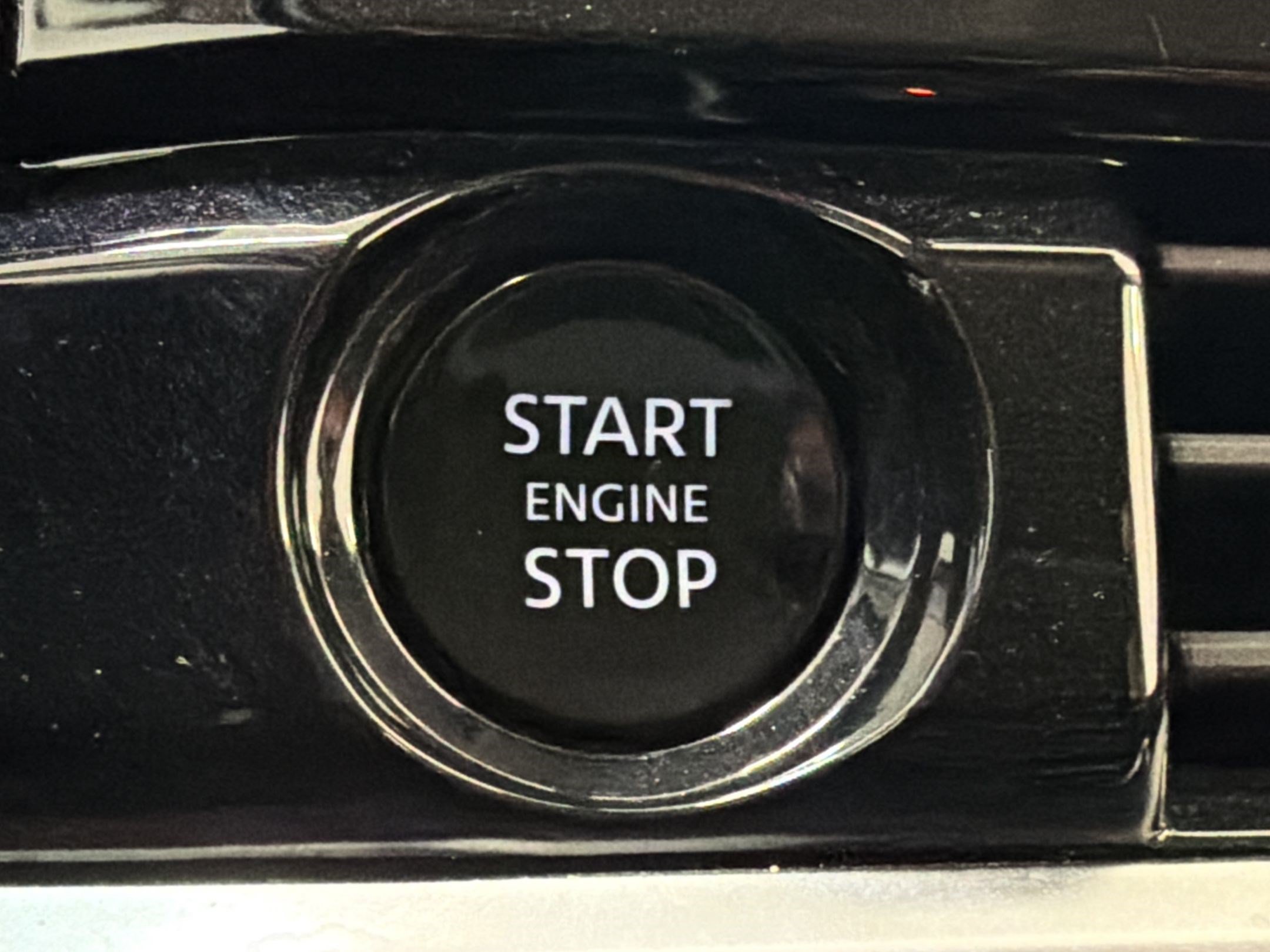 Used 2025 Nissan Pathfinder SV AWD/4WD image 18