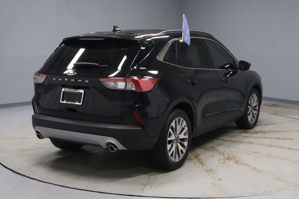Certified 2022 Ford Escape Titanium image 12