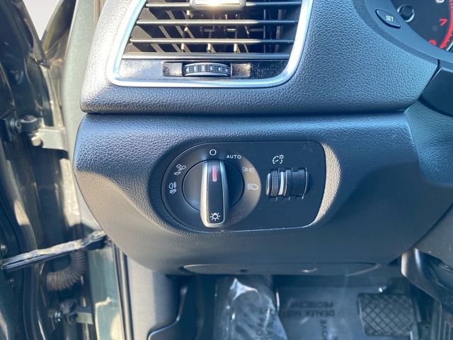 Used 2018 Audi Q3 2.0T Premium Plus image 18