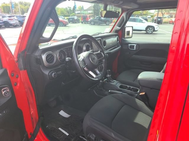 Used 2022 Jeep Wrangler Unlimited Sahara w/ Cold Weather Group AWD/4WD image 9