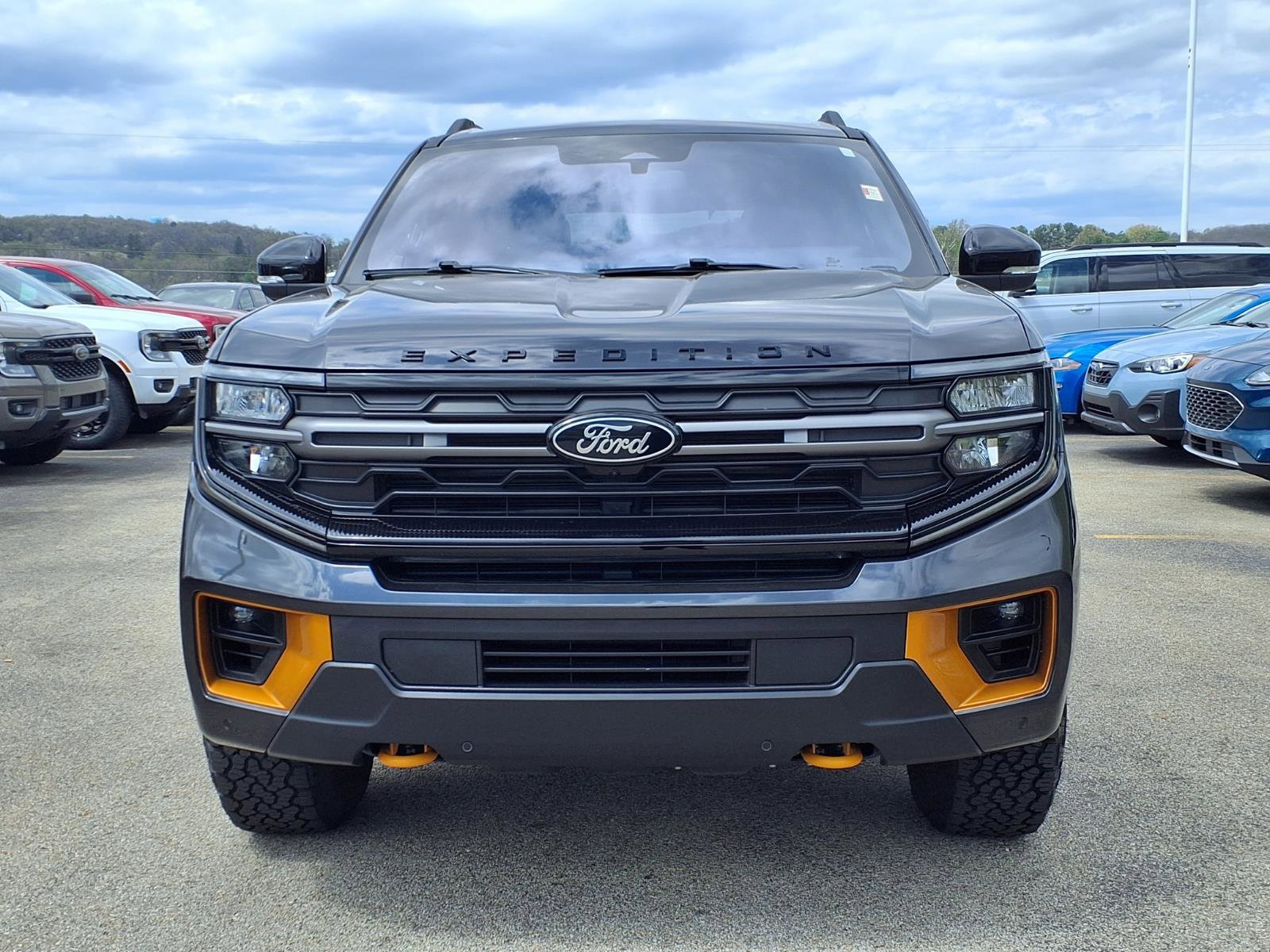 Used 2025 Ford Expedition Tremor image 2