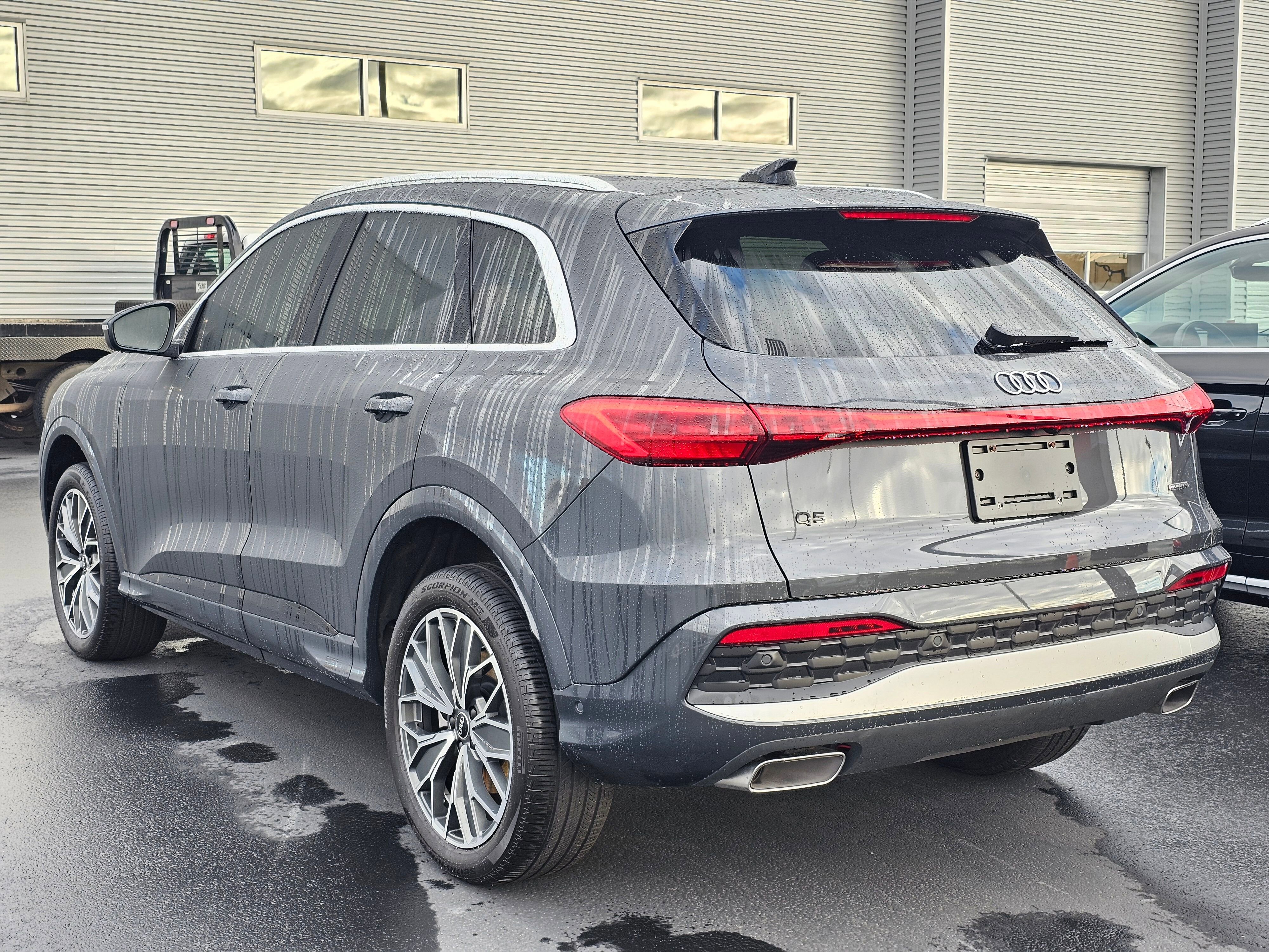 Used 2025 Audi Q5 Premium Plus w/ Premium Plus image 2