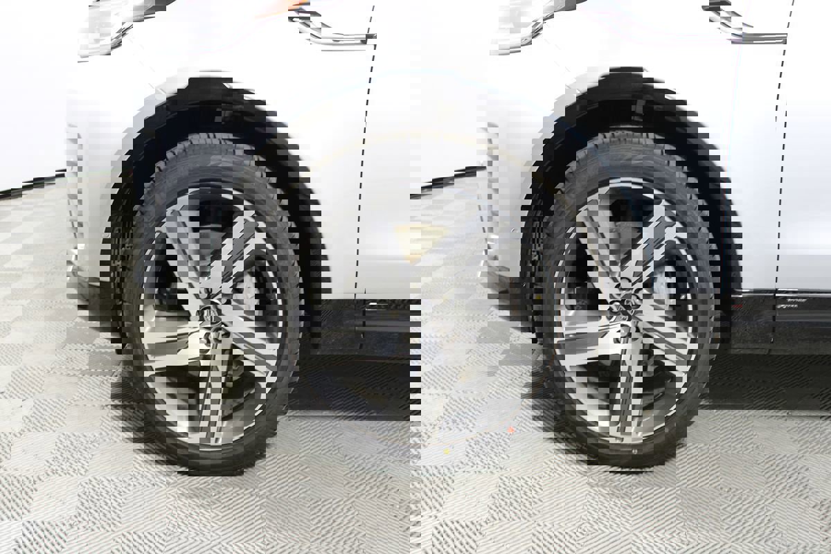 Used 2022 Land Rover Discovery S R-Dynamic image 4