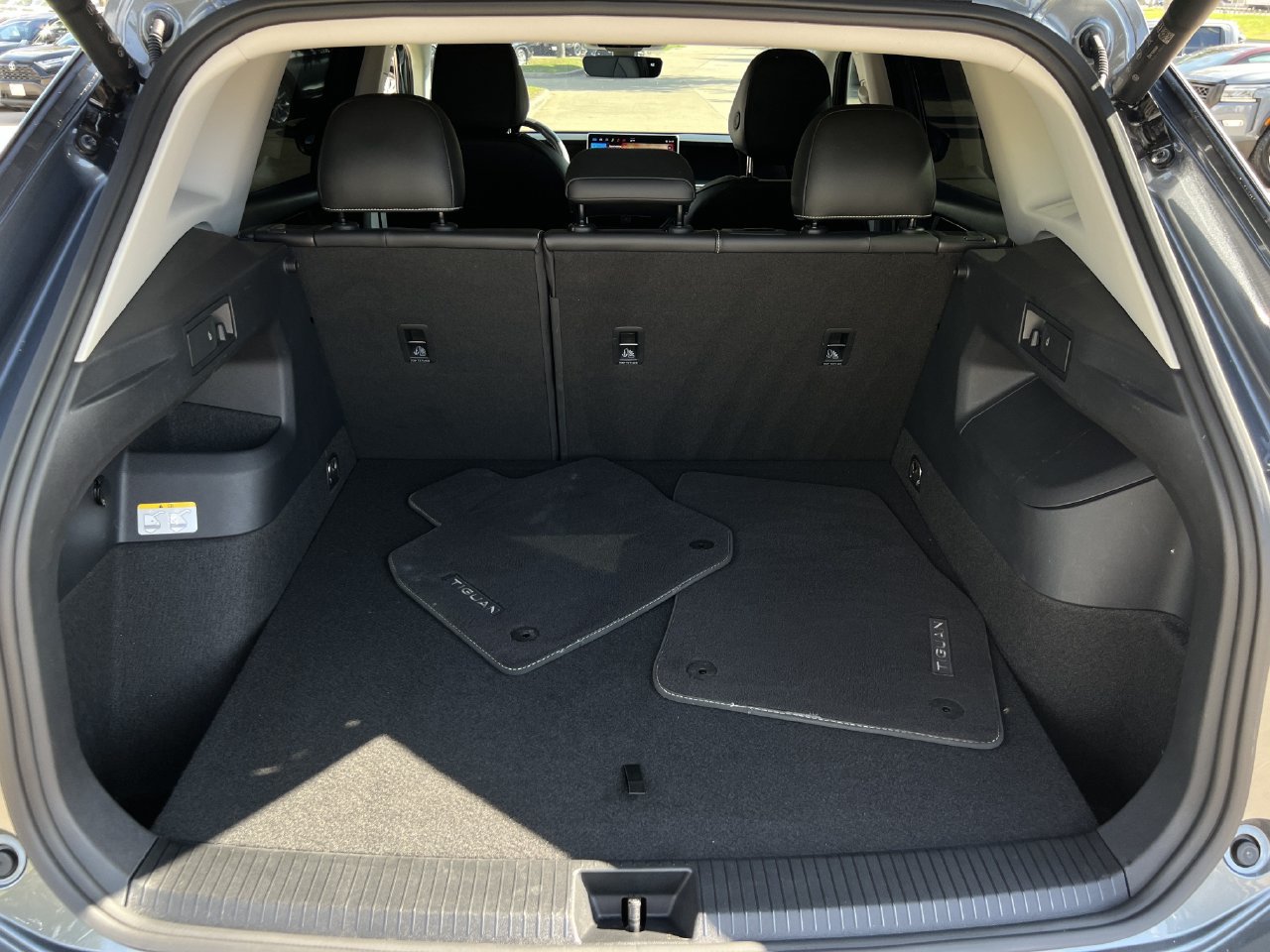 Used 2025 Volkswagen Tiguan SE FWD image 24