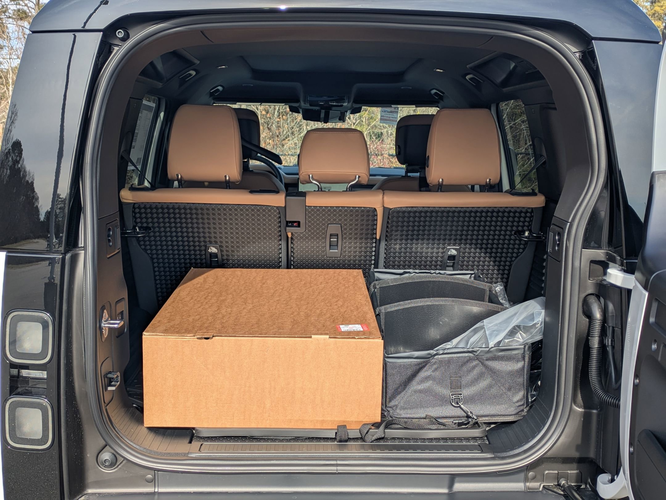 New 2026 Land Rover Defender 110 X-Dynamic SE image 28