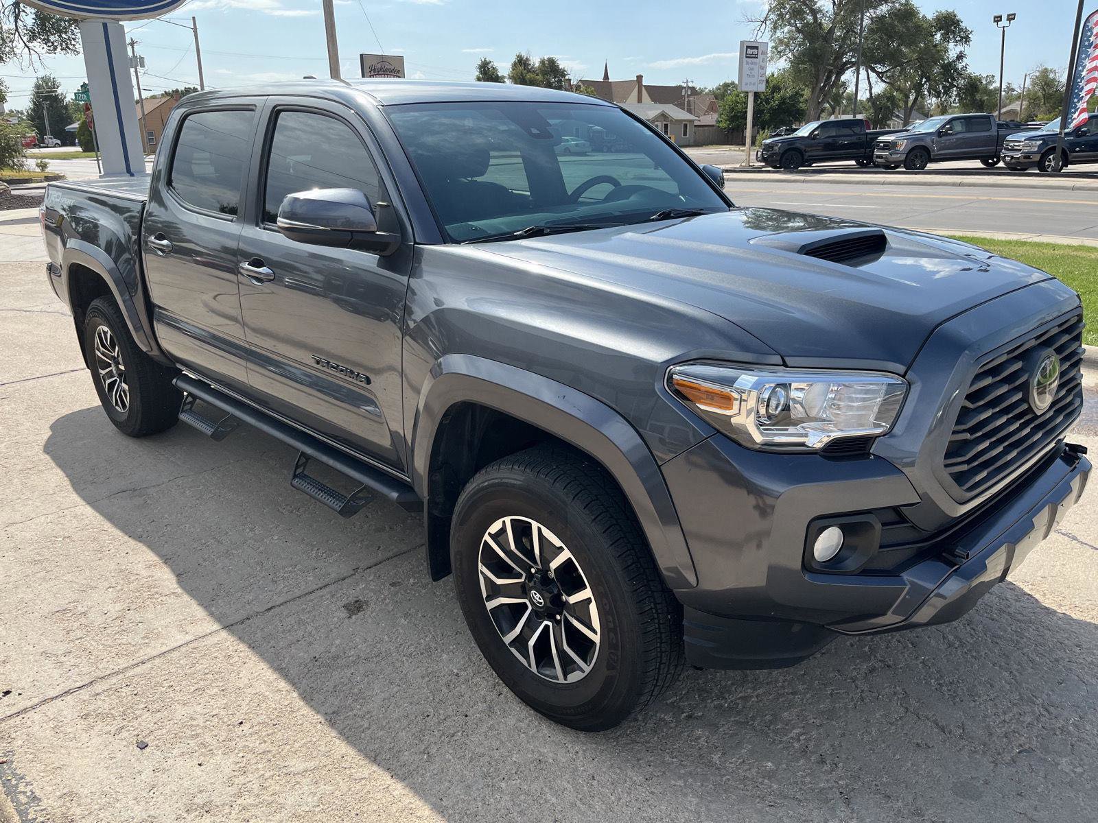 Used 2021 Toyota Tacoma TRD Off-Road image 4
