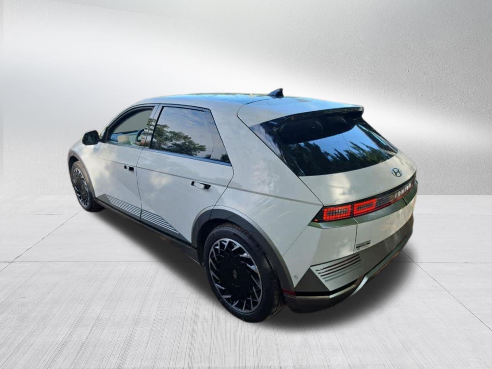 Used 2024 Hyundai Ioniq 5 Limited AWD/4WD image 3