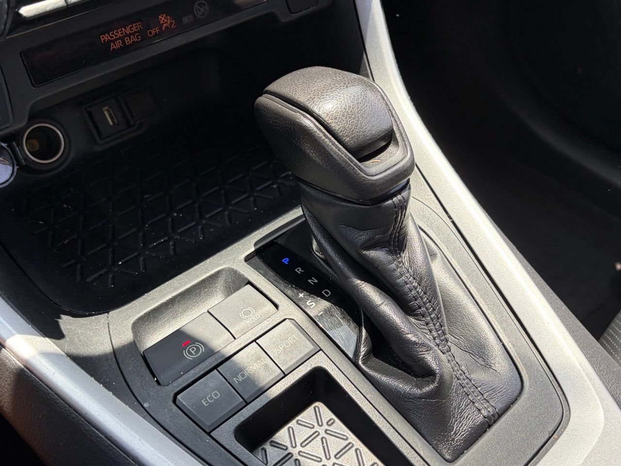 Used 2020 Toyota RAV4 LE w/ All Weather Liner Package FWD image 8