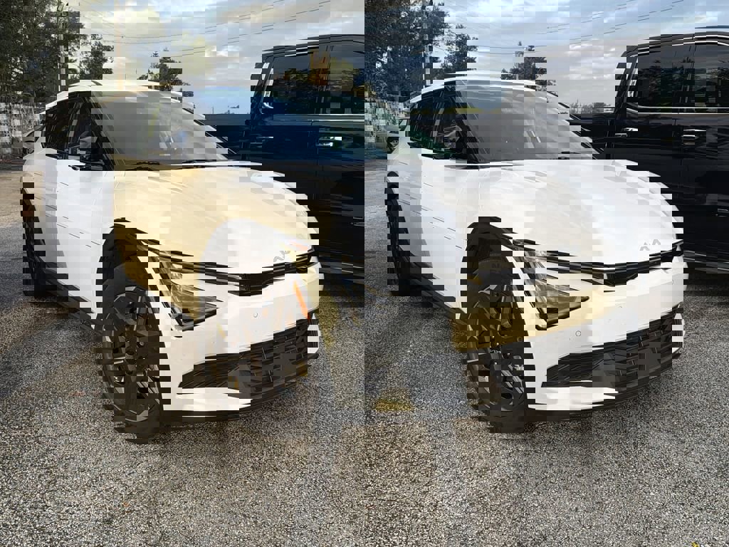 Certified 2025 Kia EV6 Light w/ Light LR Technology Package image 1