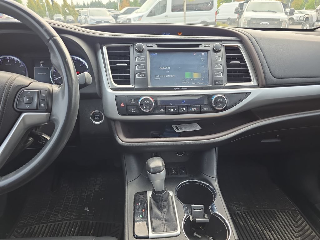 Used 2014 Toyota Highlander XLE AWD/4WD image 23