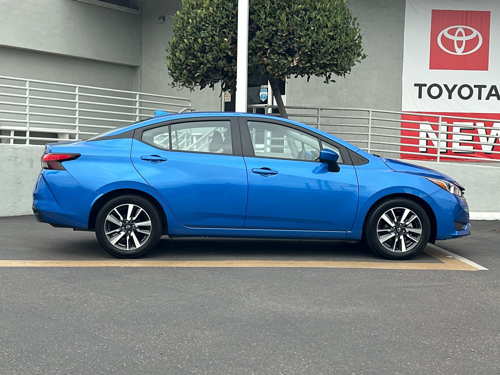 Used 2024 Nissan Versa SV FWD image 6